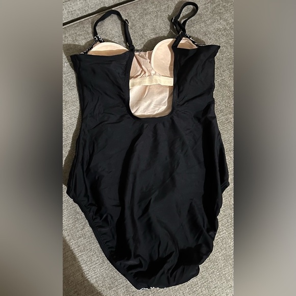 Merona One-Piece Swimsuit Black & White Geometric ADJ Straps Size Medium NWOT - Picture 2 of 5